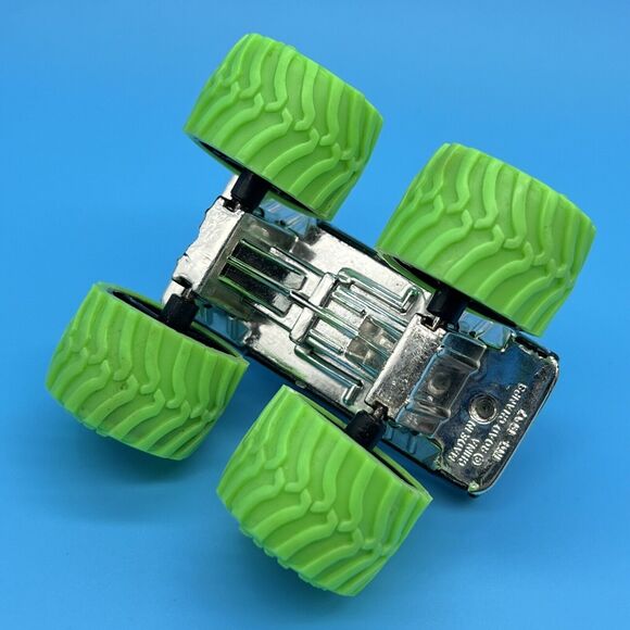 VTG Road Champs 1987 Diecast Lot of 2 Monster Trucks Dodge Caravan Chevy 4x4 - Picture 10 of 16